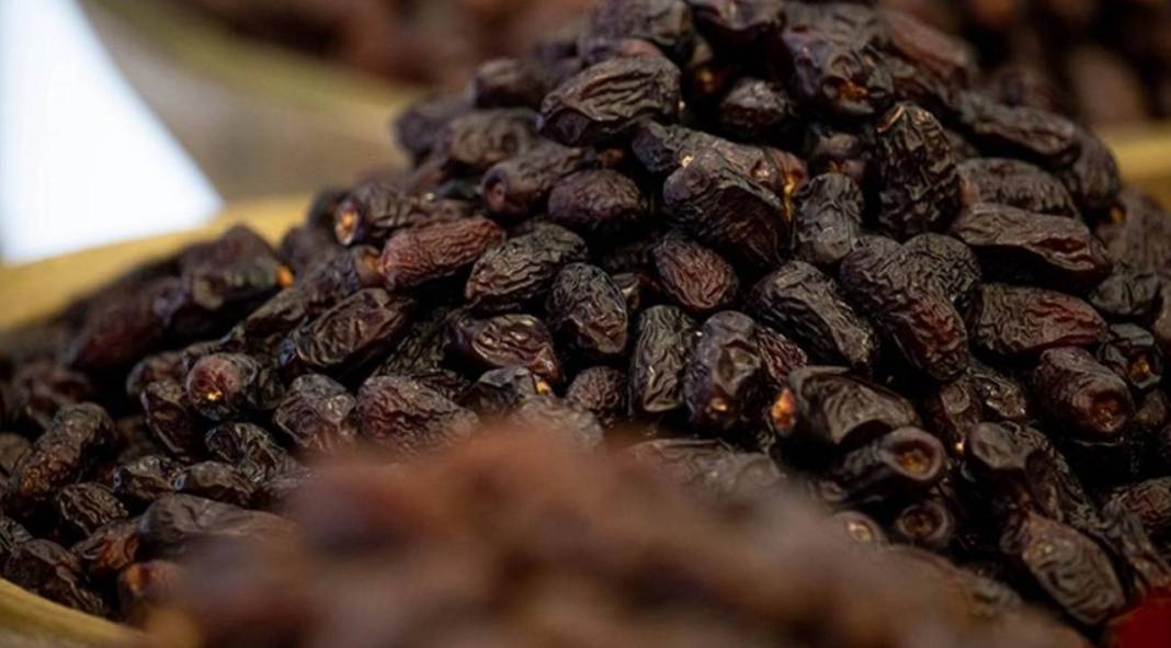 Konya’da hurma tezgâhları kuruldu: İşte Ramazan öncesi fiyatlar... 5